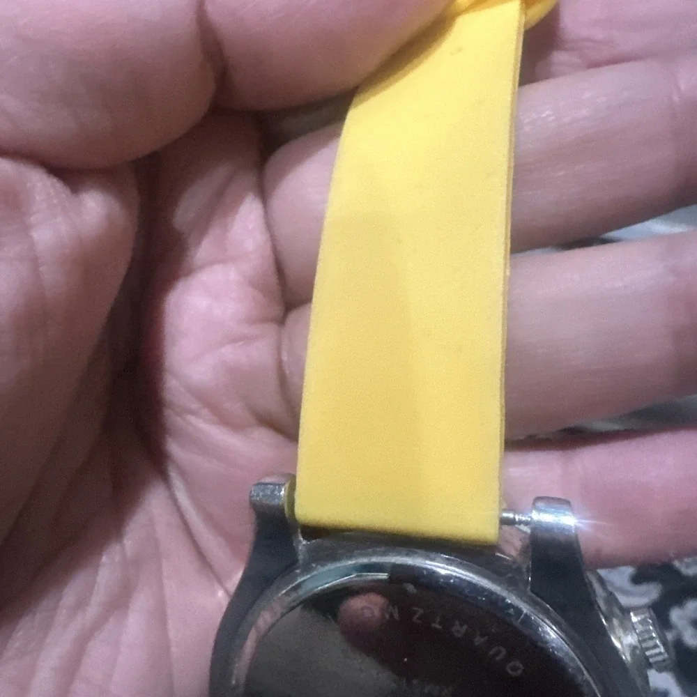 Works ROCAWEAR Mens Wristwatch Blue Dial Yellow Silicone Band Classic‎ 54mm Runs